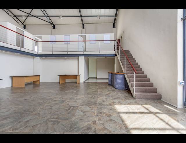 365M² SHOWROOM TO LET IN MALL INTERCHANGE